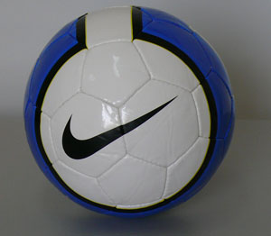 Pi?ka no?na Nike SC1136 T90 SWIF
